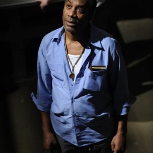 Joe Morton in una scena dell'episodio Regrets di Warehouse 13