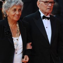 Venezia 2009: Ennio Morricone insieme a sua moglie. Il leggendario compositore ha firmato le musiche di Baaria