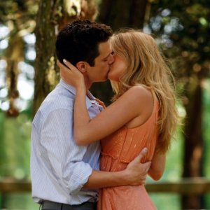 Il bacio tra Carter Baizen (Sebastian Stan) e Serena Van Der Woodsen (Blake Lively) nell'episodio Reversals of Fortune di Gossip Girl