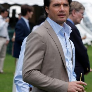 Matthew Settle (Rufus Humphrey) in una scena dell'episodio Reversals of Fortune di Gossip Girl