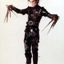 Johnny Depp per il film Edward mani di forbice in un'immagine promozionale