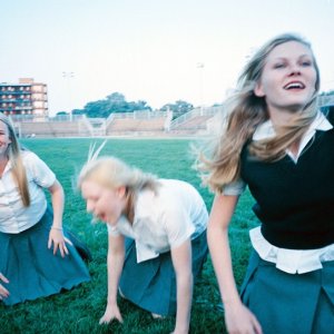 Le sorelle Lisbon in una scena del film The Virgin Suicides