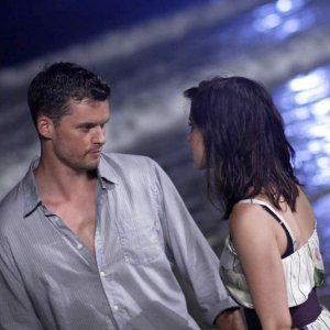 Sophia Bush ed Austin Nichols in spiaggia nella premiere della stagione 7 di One Tree Hill