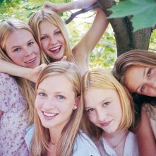 Un'immagine di Kirsten Dunst, Hanna Hall, Leslie Hayman, Chelse Swain e A.J. Cook per 'Il giardino delle vergini suicide'