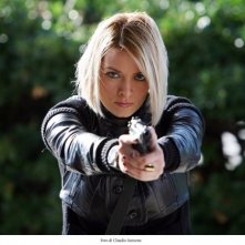 Una grintosa Maria Rosaria Russo in una scena di Fratelli Detective