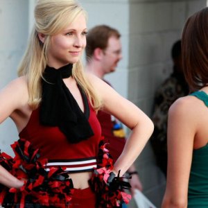 Candice Accola (Caroline Truitt) nell'episodio Friday Night Bites della serie The Vampire Diaries