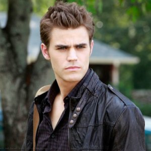 Un primo piano di Paul Wesley nell'episodio Friday Night Bites di The Vampire Diaries