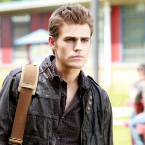 Un serioso Stefan (Paul Wesley) nell'episodio Friday Night Bites di The Vampire Diaries