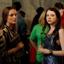 Blair Waldorf (Leighton Meester) con Georgina Sparks (Michelle Trachtenberg) nell'episodio The Freshman di Gossip Girl