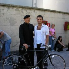 Carlo Marchetti accanto a Terence Hill sul set di Don Matteo 7