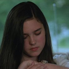 Jennifer Connelly in una sequenza del film Phenomena (1985)