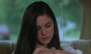 Jennifer Connelly in una sequenza del film Phenomena (1985)