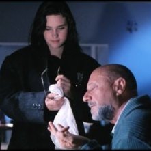 Jennifer Connely e Donald Pleasence in una scena del film Phenomena (1985)