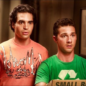 Ramon Rodriguez e Shia LaBeouf nel film Transformers - La vendetta del caduto