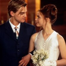 Romeo (Leonardo DiCaprio) e Giulietta (Claire Danes) in una scena del film Romeo + Giulietta