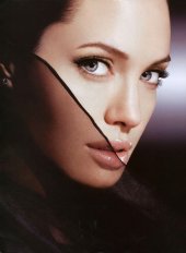 Un primissimo piano dell'attrice americana Angelina Jolie