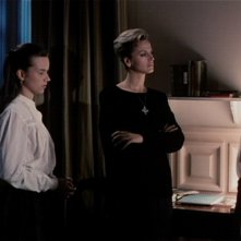 Una scena del film Phenomena con Dalila Di Lazzaro (al centro)