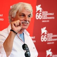 Venezia 2009: pugno alzato e polemiche per Michele Placido, regista de Il grande sogno