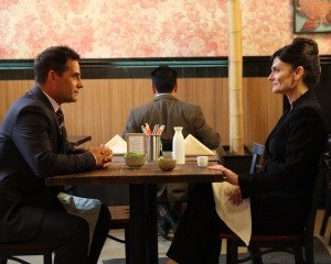 Adrian Pasdar e Cristine Rose in una scena della premiere della quarta stagione di Heroes