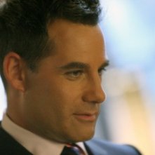 Adrian Pasdar in una scena della premiere della quarta stagione di Heroes