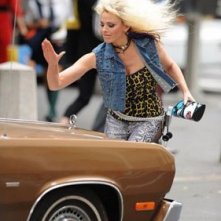 Look selvaggio per un'irresistibile Kim Cattrall in un flashback anni '80 di Sex and the City 2