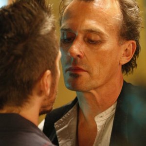 Robert Knepper in una scena tratta dalla premiere della stagione 4 di Heroes