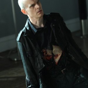 Zeljko Ivanek in una scena della premiere della stagione 4 di Heroes