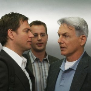 Michael Weatherly, Sean Murray, Mark Harmon in una scena in ascensore nell'episodio Truth Or Consequences di N.C.I.S.