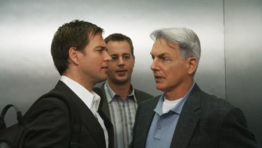 Michael Weatherly, Sean Murray, Mark Harmon in una scena in ascensore nell'episodio Truth Or Consequences di N.C.I.S.