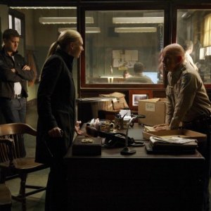 Anna Torv e Joshua Jackson nell'episodio Night Of Desirable Objects di Fringe