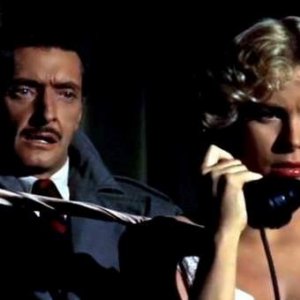 Anthony Dawson e Grace Kelly in una celebre sequenza del film Il delitto perfetto (1954)