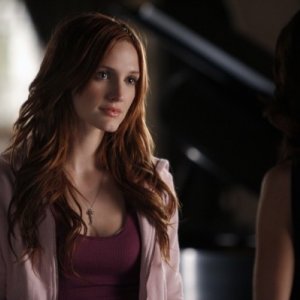 Ashlee Simpson-Wentz nell'episodio Nightingale di Melrose Place