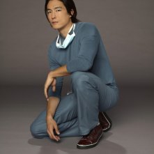 Daniel Henney è il dottor David Lee in uno scatto promozionale della serie Three Rivers
