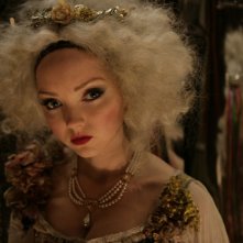 Lily Cole in una scena del film Parnassus - L'uomo che voleva ingannare il diavolo