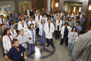 Lo staff dell'ospedale nella premiere della sesta stagione della serie televisiva Grey's Anatomy