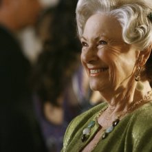 Marion Ross durante una scena nel primo episodio della quarta stagione della serie Brothers & Sisters