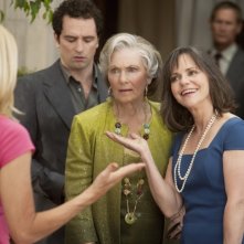 Matthew Rhys, Marion Ross, Sally Field nel primo episodio della quarta stagione della serie Brothers & Sisters