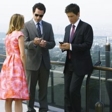Matthew Rhys, Rob Lowe e Calista Flockhart nel primo episodio della quarta stagione della serie Brothers & Sisters