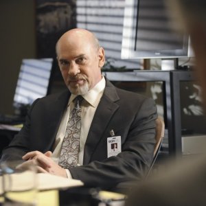 Mitch Pileggi durante una scena della premiere della sesta stagione della serie televisiva  Grey's Anatomy