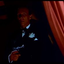 Reggie Nalder in una scena del film L'uomo che sapeva troppo
