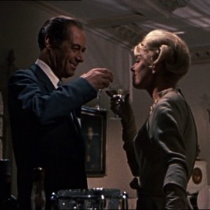 Rex Harrison e Doris Day in una scena del film Merletto di mezzanotte