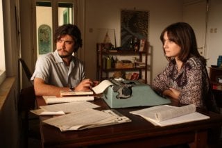 Riccardo Scamarcio e Giovanna Mezzogiorno in una scena del film La prima linea