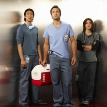 Una foto promozionale di Alex O'Loughlin, Katherine Moennig e Daniel Henney per la serie Three Rivers
