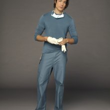 Una foto promozionale di Daniel Henney è il dottor David Lee per la serie Three Rivers