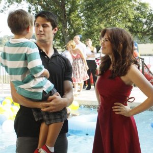 Bethany Joy Galeotti, Jackson Brundage e James Lafferty nella premiere della stagione 7 di One Tree Hill