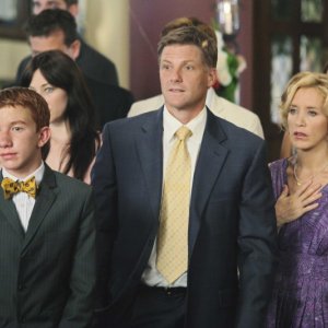 Desperate Housewives: Felicity Huffman con Doug Savant in Nice is Different Than Good, primo episodio della sesta stagione