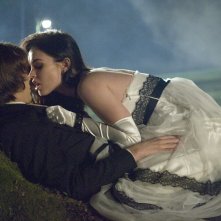 Megan Fox sembra aver fame, ma è solo una scena de Il corpo di Jennifer