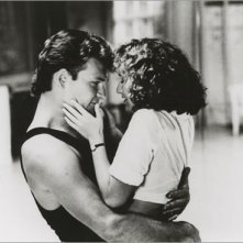 Patrick Swayze e Jennifer Grey in una sensuale immagine di Dirty Dancing
