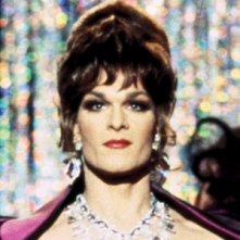 Patrick Swayze en travesti nel film A Wong Foo, grazie di tutto! Julie Newmar