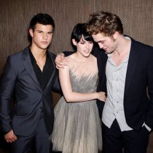 Taylor Lautner Kristen Stewart E Robert Pattinson Nel Backstage Degli Mtv Video Music Awards 2009 Per Presentare I Nuovi Trailers Di Twilight Saga New Moon 130562